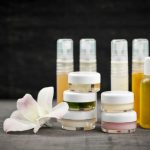 כל מה שחשוב לדעת על מותגים מובילים בתחום קוסמטיקה וטיפוח עור הפנים