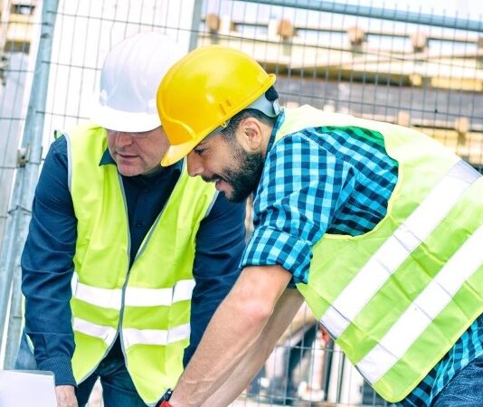 חיפוי זכוכית לקיר – הפתרון המושלם לעיצוב מודרני