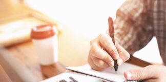 להוציא ספר לאור